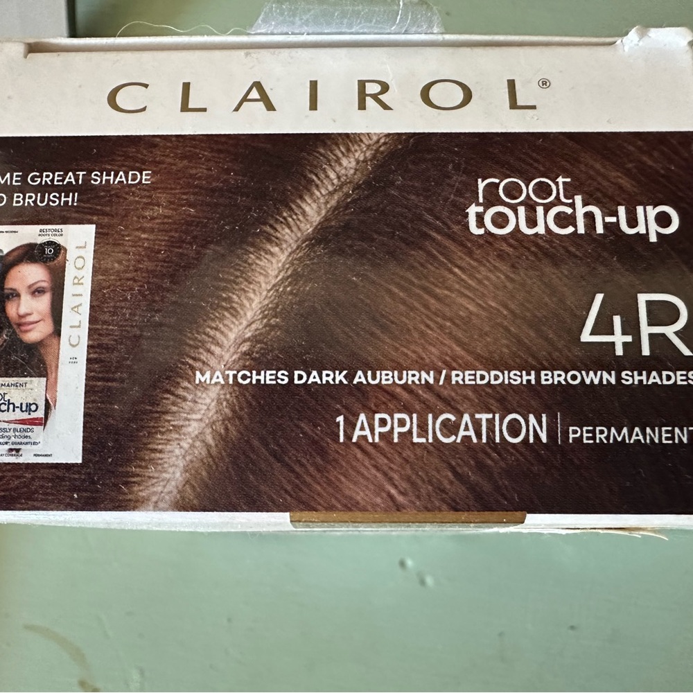 Clairol Root Touch-Up - Picture 2 of 3